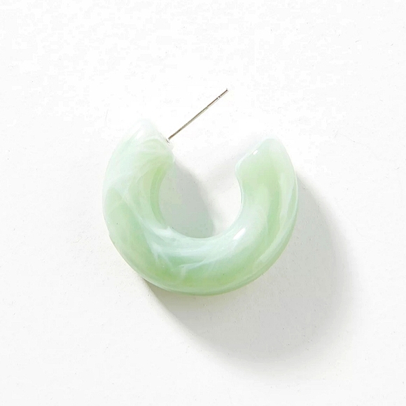 ANTHRO THE SALMA EARRING BY CASA CLARA MINT GREEN MARBLED HUGGIE CUFF HOOPS - Picture 5 of 6